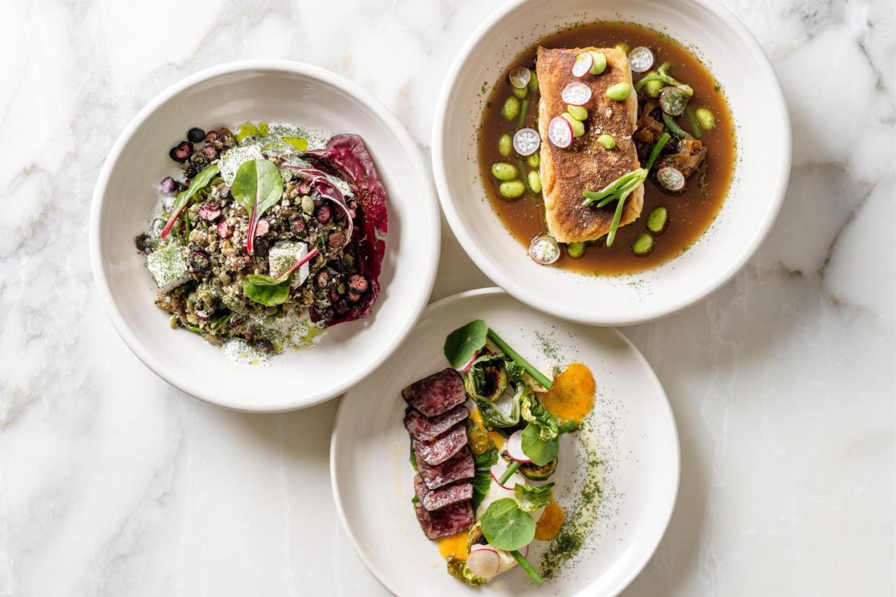 The Westin Melbourne Hotel Екстериор снимка Dishes at the restaurant