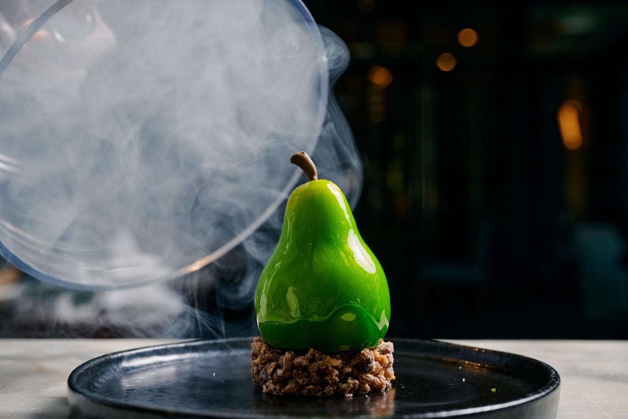 The Westin Melbourne Hotel Екстериор снимка A pear dessert